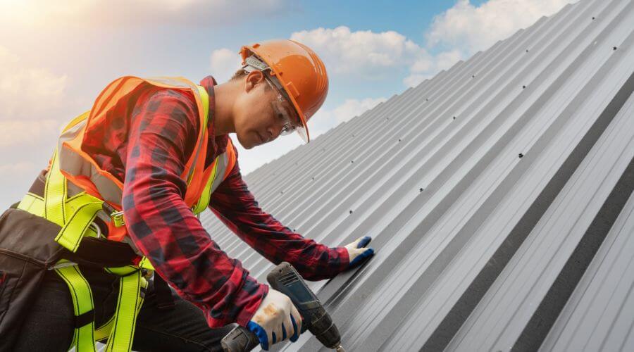 Professional Emergency Roof Repairs services in Edmore, MI